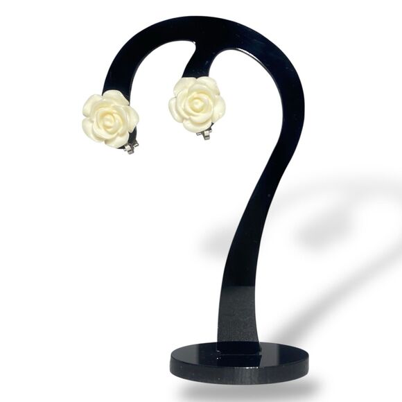 Vintage White Rose Clip On Earrings Carved Floral Angel Skin Coral Style Jewelry - Picture 7 of 10